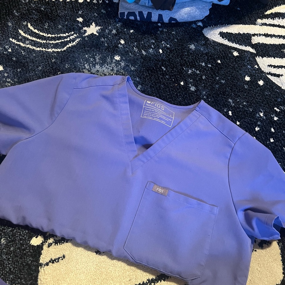 Figs scrub top